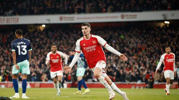 Havertz pone líder al Arsenal