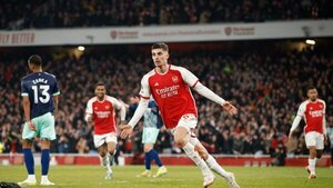 Havertz pone líder al Arsenal