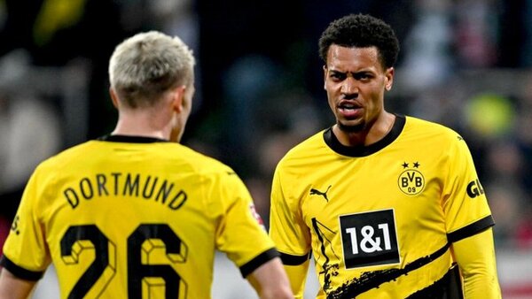 El Borussia Dortmund resiste con diez y se aferra a la ‘Champions’