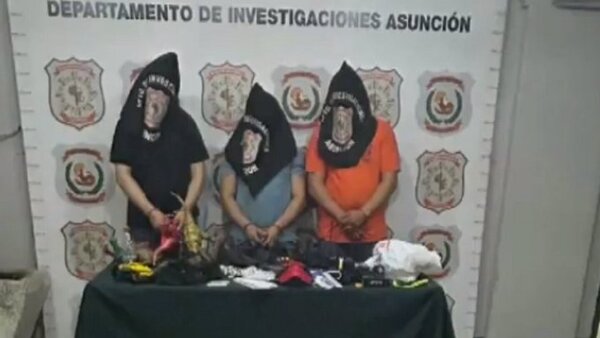 Detienen a tortoleros en el estacionamiento de un supermercado de Asunción
