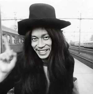 Damo Suzuki, la voz que respiraba palabras en el micrófono - Cultural - ABC Color