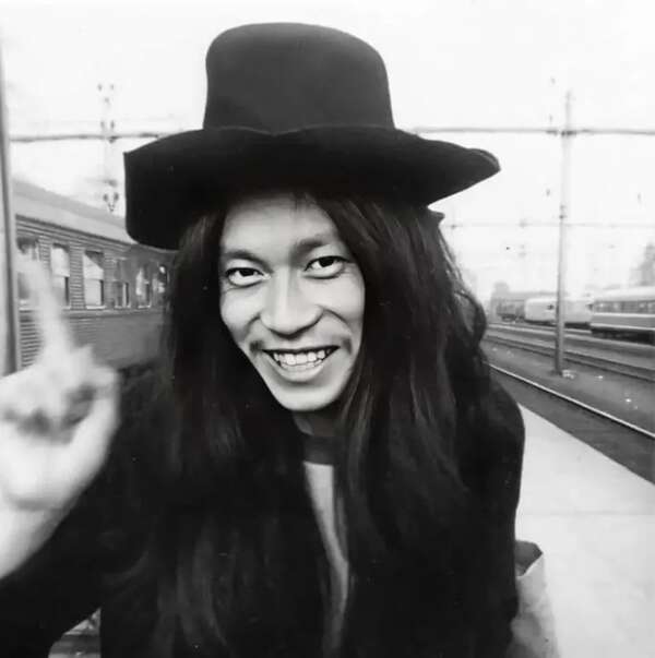Damo Suzuki, la voz que respiraba palabras en el micrófono - Cultural - ABC Color