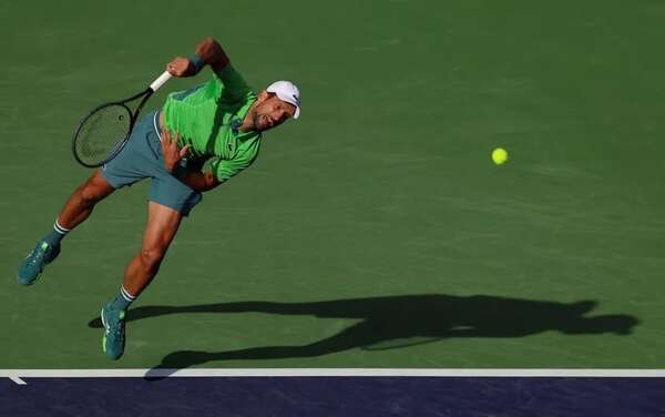 Djokovic vuelve con triunfo a Indian Wells en un día infernal para favoritas - Tenis - ABC Color