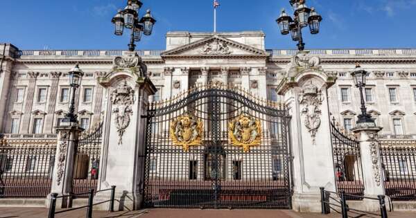 Diario HOY | Detienen a un hombre tras chocar un automóvil contra la verja de Buckingham Palace