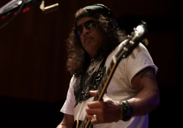 Slash lanza nuevo sencillo con cantantes de AC/DC y Aerosmith