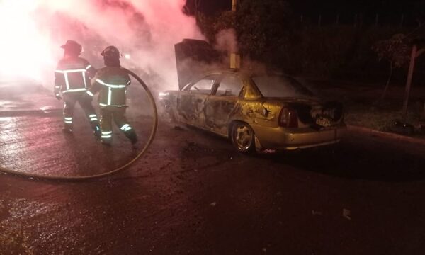 Vehículo se incendia en CDE