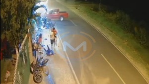 Loco al volante chocó contra varias personas y huyó - Noticias Paraguay