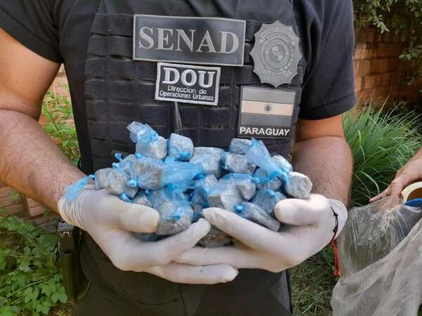 Villa Elisa: encuentran droga enterrada y escondida en el techo de una casa - Policiales - ABC Color