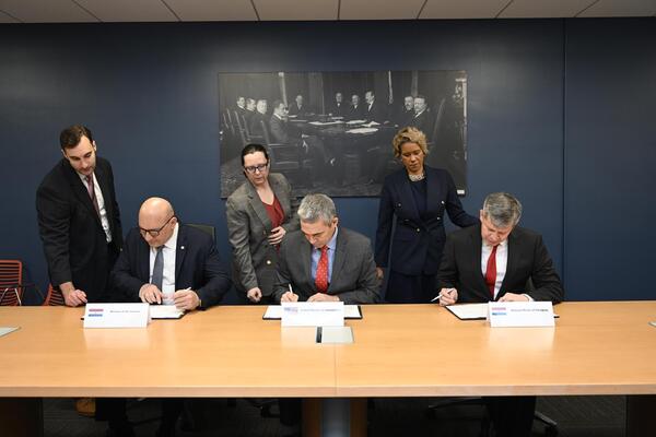 Paraguay y FBI firman convenio para enfrentar al crimen organizado