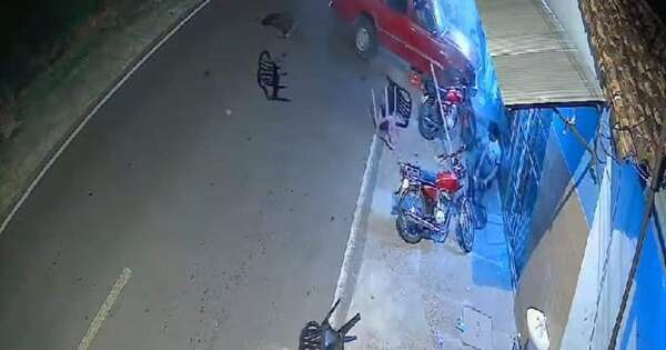 La Nación / Discutió con un grupo de personas, tomó su camioneta y los arrolló en Cordillera