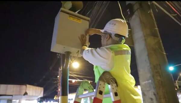 Semáforos inteligentes: Nenecho ya anunció 3 veces su instalación, pero no funcionan - Nacionales - ABC Color