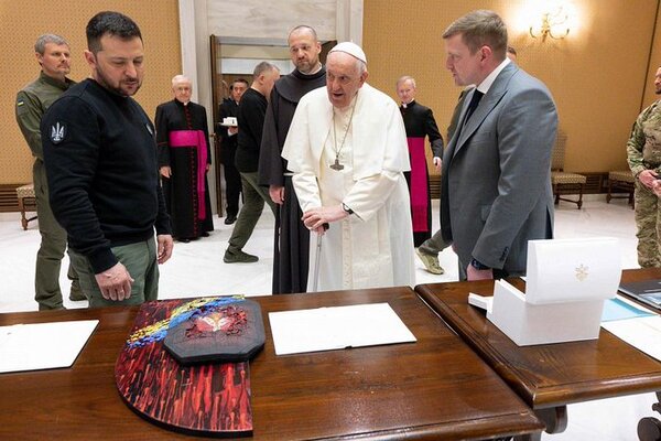 Ucrania respondió al papa y dice que «nunca» izará bandera blanca para negociar con Rusia