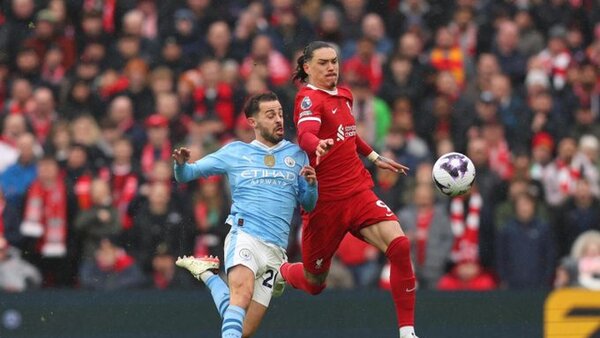 El Liverpool y el City dejan líder al Arsenal