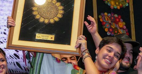 Diario HOY | Ayelén Alfonso ganó el ñandutí de oro tras destacarse en festival de Itauguá