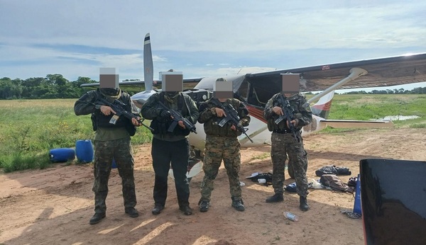 Incautan avioneta con 350 kilos de presunta cocaína