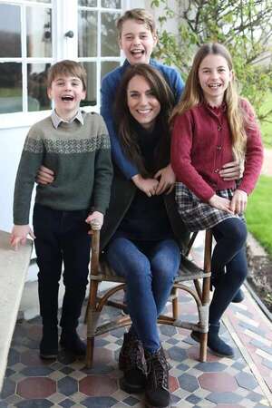 Polémica por la presunta manipulación de la foto de la princesa de Gales con sus hijos - Mundo - ABC Color