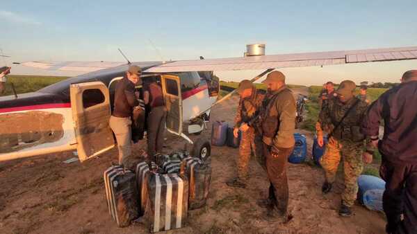 Cuatro narcos fueron detenidos tras aterrizar con 431 kilos de cocaína en Misiones