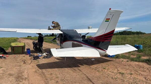 MISIONES: INCAUTAN 350 KILOS DE COCAÍNA Y UNA AVIONETA EN PISTA CLANDESTINA - Itapúa Noticias