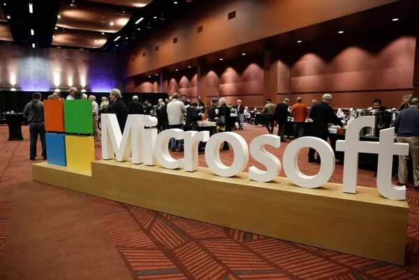 La CE infringió ley protección de datos al contratar servicios en la nube de Microsoft - Tecnología - ABC Color