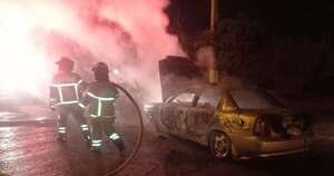 Diario HOY | Vehículo se incendia en plena marcha: conductor logró escapar a tiempo