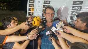 Versus / Raúl Amarilla denuncia que a Olimpia siempre "le estiran para abajo"