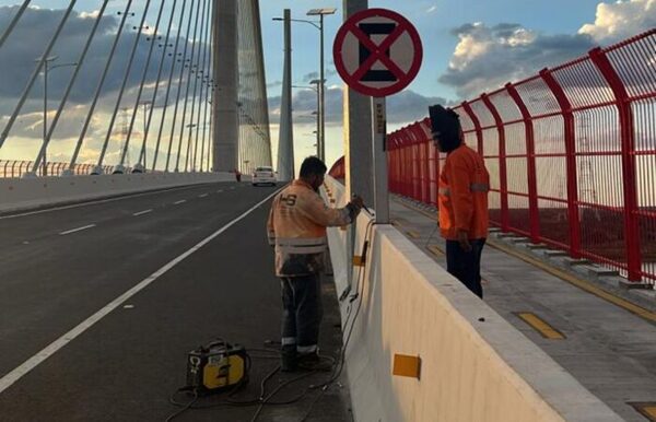 Aplicarán multa desde hoy por estacionar indebidamente en el puente Héroes del Chaco