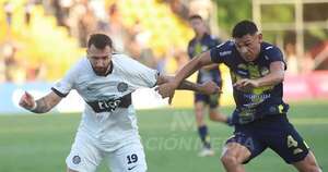 La Nación / Un Olimpia sin rumbo apenas salva el empate