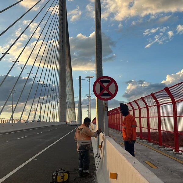 Multaran más de G. 500.000 por estacionar en Puente Héroes del Chaco