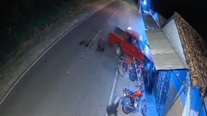 Video confirma que conductor planeó chocar a motociclistas en Nueva Colombia