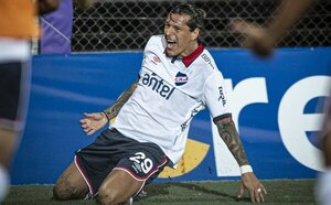 Versus / Debut y gol clave de Federico Santander en Nacional de Montevideo