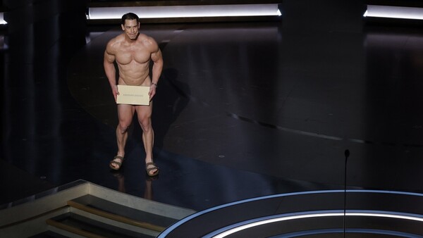 Polémico: John Cena presentó desnudo el premio al mejor vestuario en los Óscar