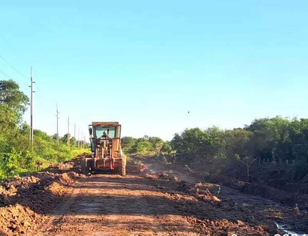 En Bahía Negra buscan rehabilitar camino tras 40 días de aislamiento - Noticias del Chaco - ABC Color