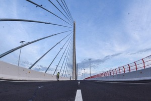 Desde hoy aplicarán multa de G. 515.455 por estacionar indebidamente en el puente Héroes del Chaco - MarketData