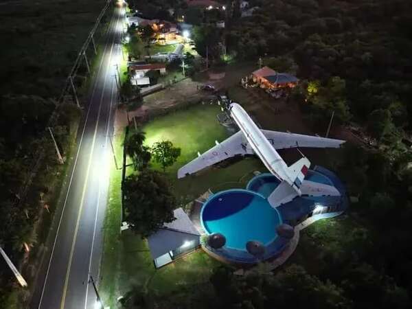 Loma Grande: dos aviones en tierra con restaurante y museo para hacer turismo en Semana Santa - Viajes - ABC Color