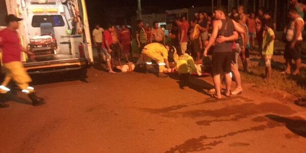 Ebrio al volante provoca grave accidente: motociclista perdió una pierna