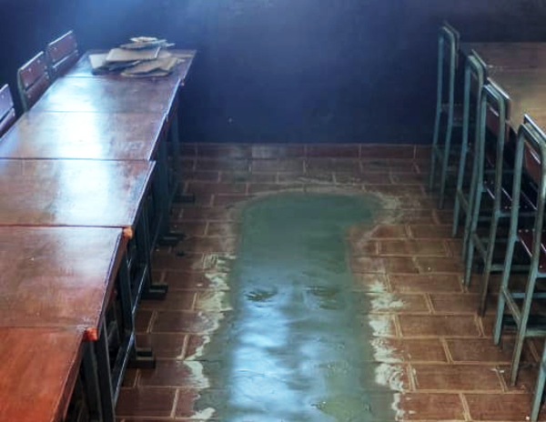 Reparan en forma provisoria el piso de escuela Salto del Monday - La Clave