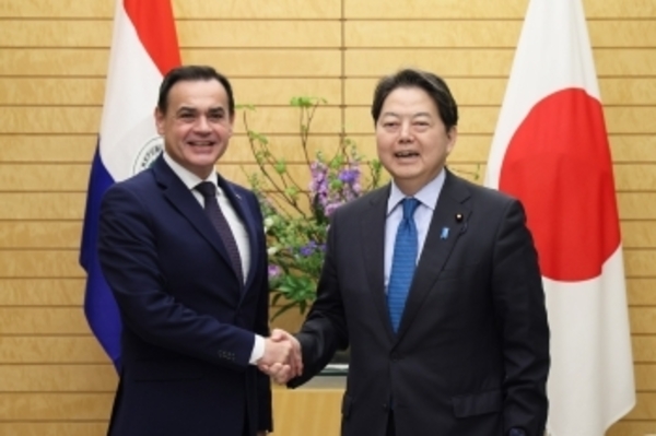 Canciller paraguayo y jefe de Gabinete de Japón reafirman importancia de fortalecer relaciones bilaterales - .::Agencia IP::.