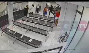 (VIDEO)En pleno día, ladrones armados robaron en laboratorio Díaz Gill