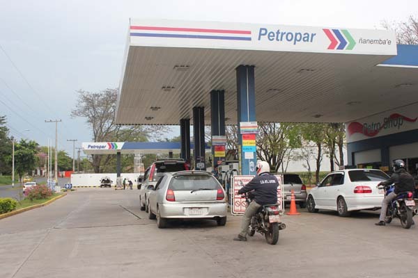 Petropar mantiene los precios del combustible y del gas - La Tribuna