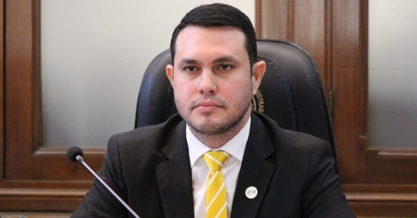 Fiscala analizará observaciones de la Corte en el caso del senador Hernán Rivas