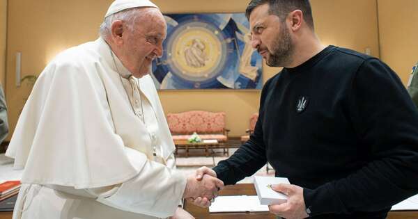 La Nación / Zelenski se enojó con el papa Francisco porque pidió por la paz