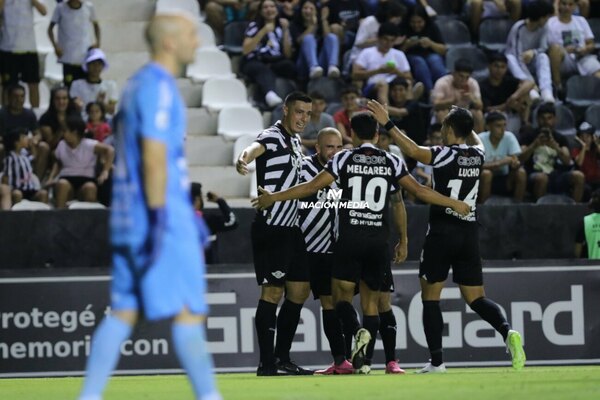 Versus / Libertad golea al Sportivo Ameliano y vuelve a lo más alto de la clasificación