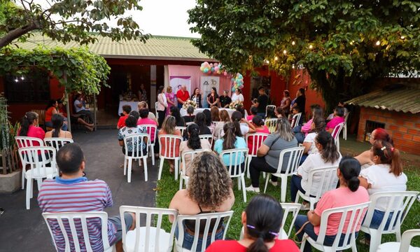 Mujeres emprendedoras culminan curso de pastelería en Alto Paraná