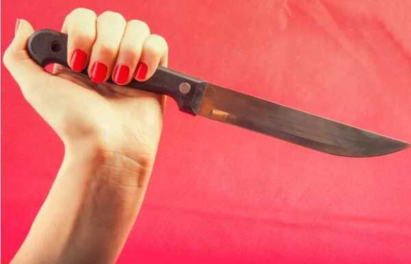 Mujer queda detenida por apuñalar a su pareja