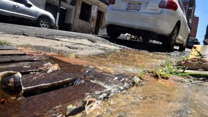 Estragos causados por caños rotos de Essap persisten pese a propaganda