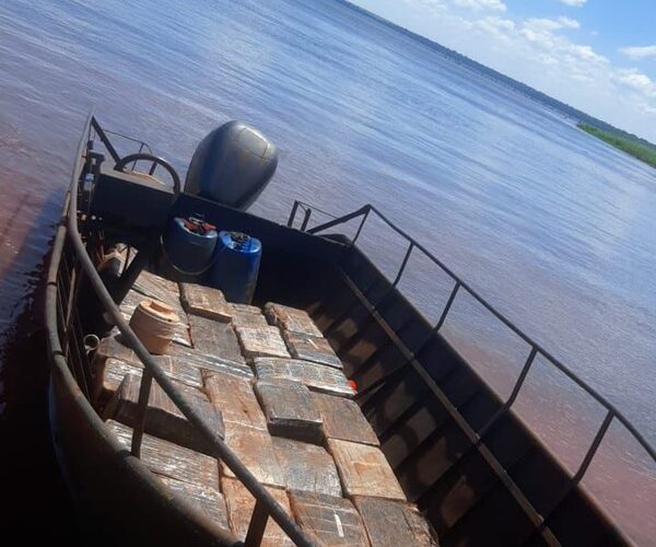 MÁS DE 500 KILOS DE MARIHUANA PRENSADA INCAUTADOS EN LAGO ITAIPU