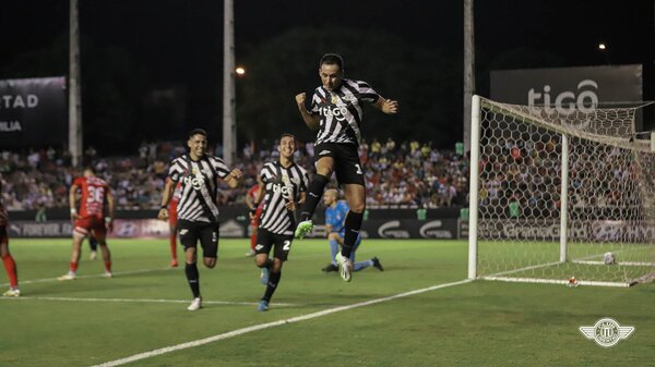 Libertad golea y recupera la punta del Apertura - .::Agencia IP::.