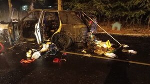 Camioneta ardió en llamas sobre Acceso Sur