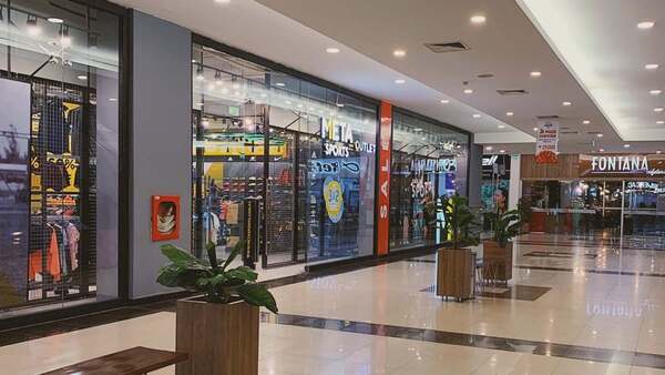 En un shopping de San Lorenzo hurtan más de 200 celulares y G. 58 millones