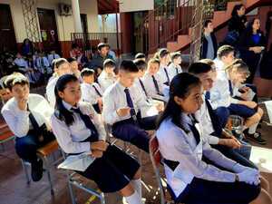 Ante ola de calor, MEC pide no exigir el uniforme de gala a estudiantes - Unicanal